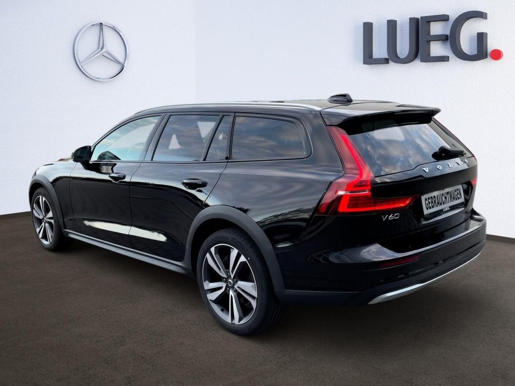 Volvo V60 Cross Country 2023
