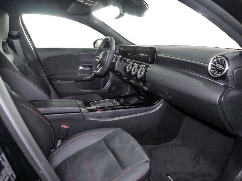 Mercedes-Benz A 200 2025