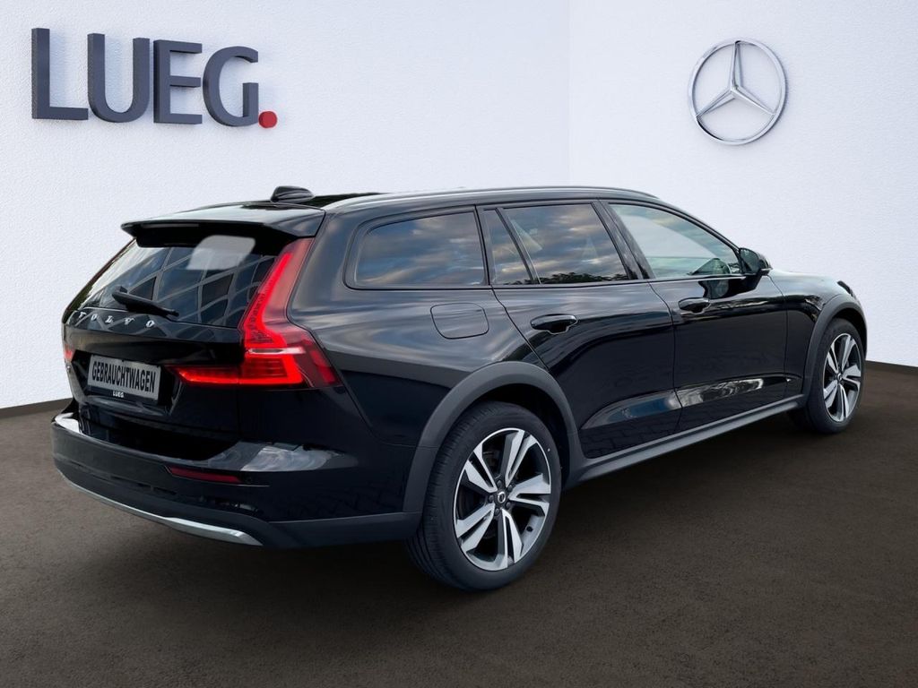 Volvo V60 Cross Country 2023
