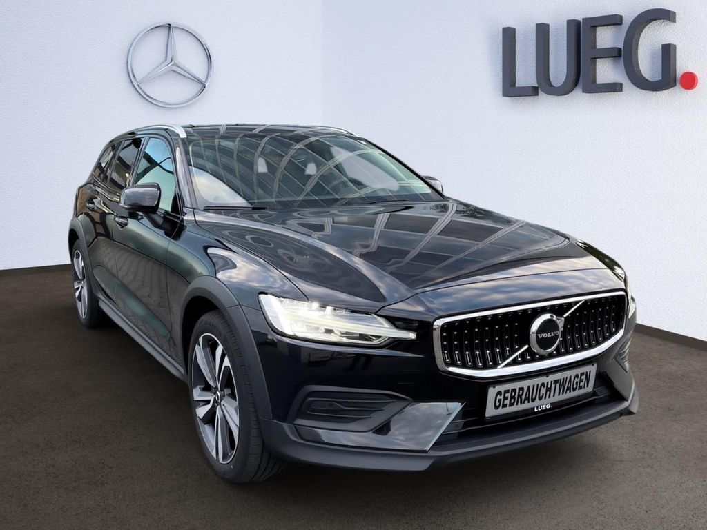 Volvo V60 Cross Country 2023