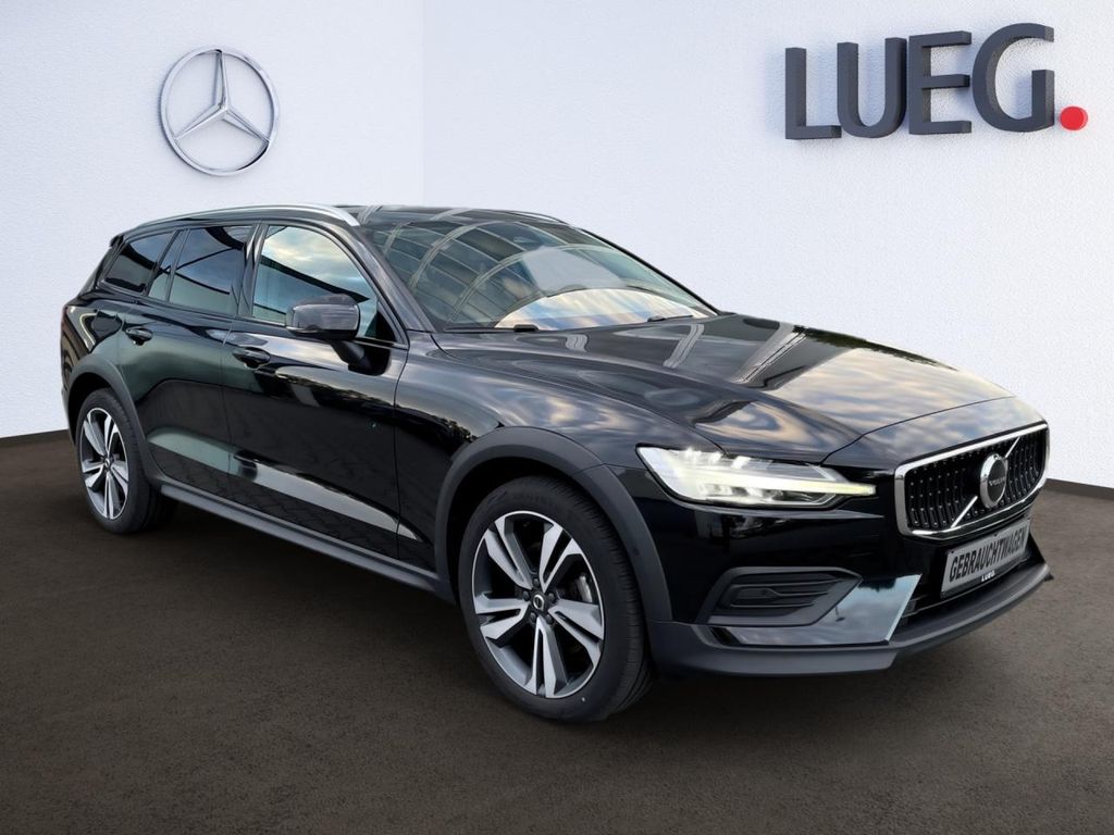 Volvo V60 Cross Country 2023