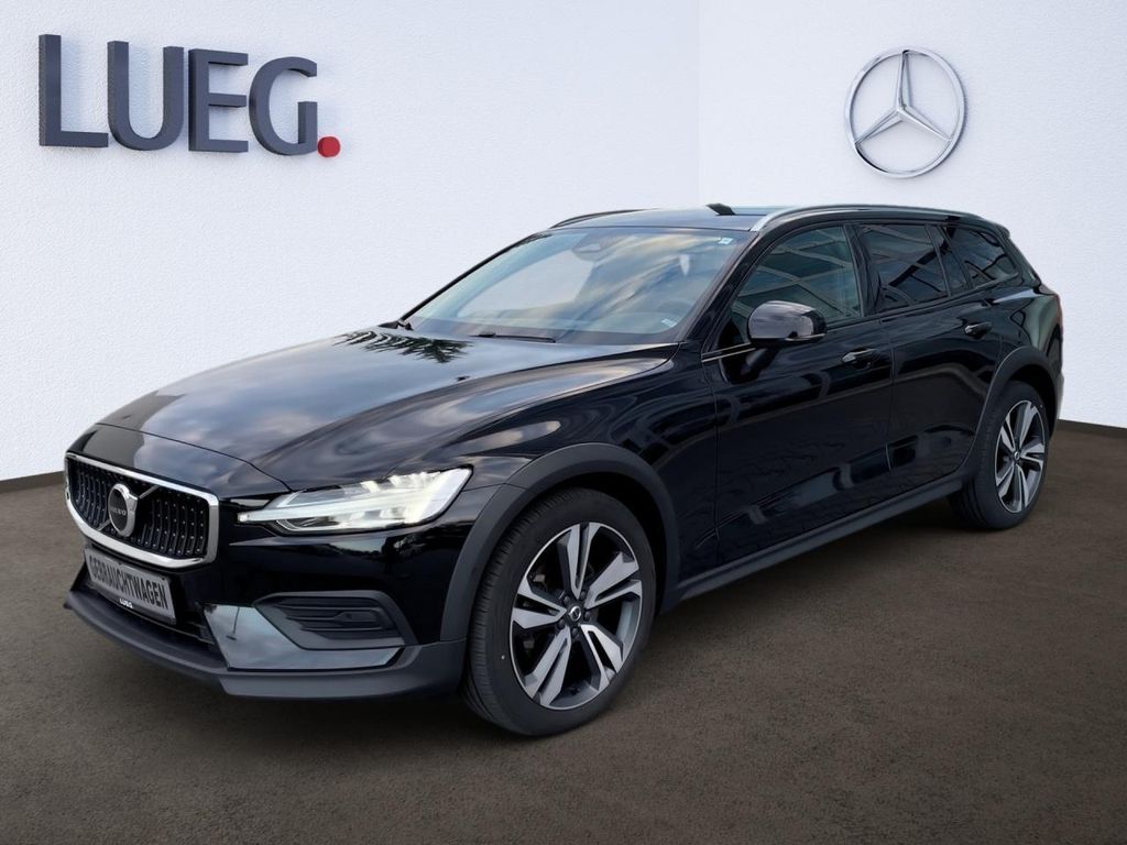 Volvo V60 Cross Country 2023