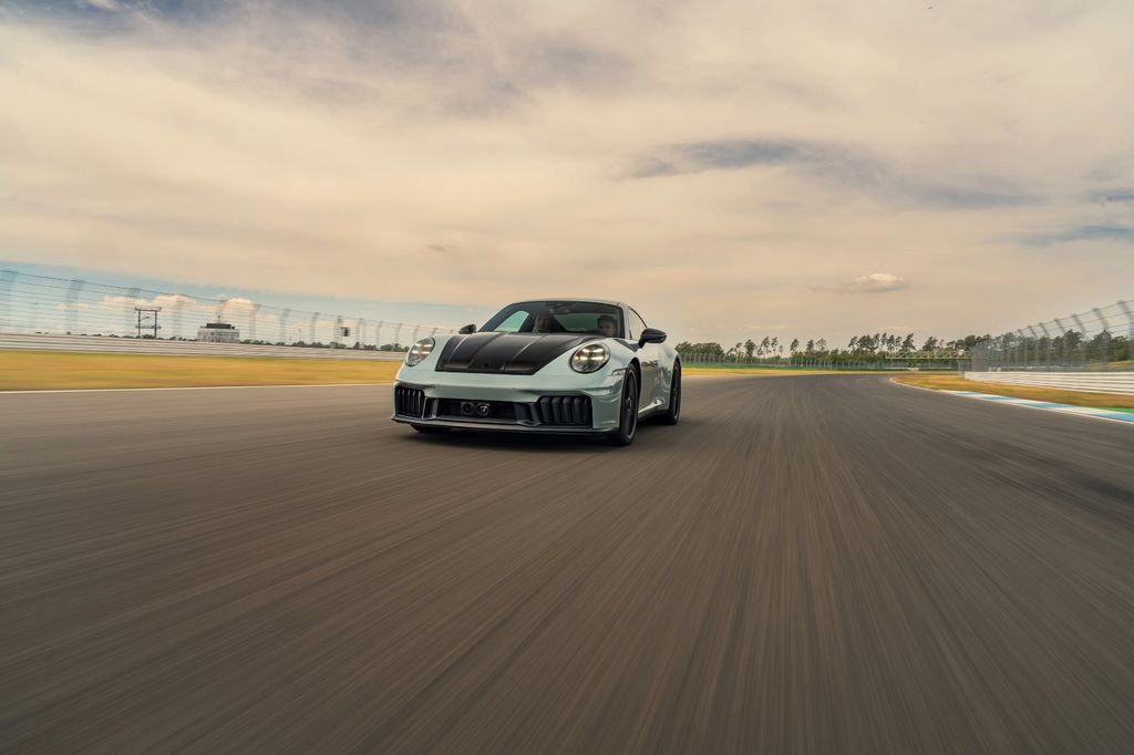 Porsche 992 2025