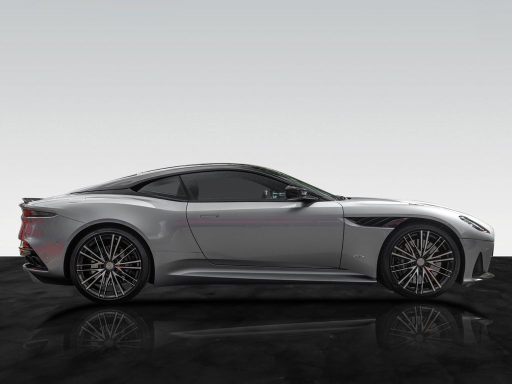 Aston Martin DBS 2021