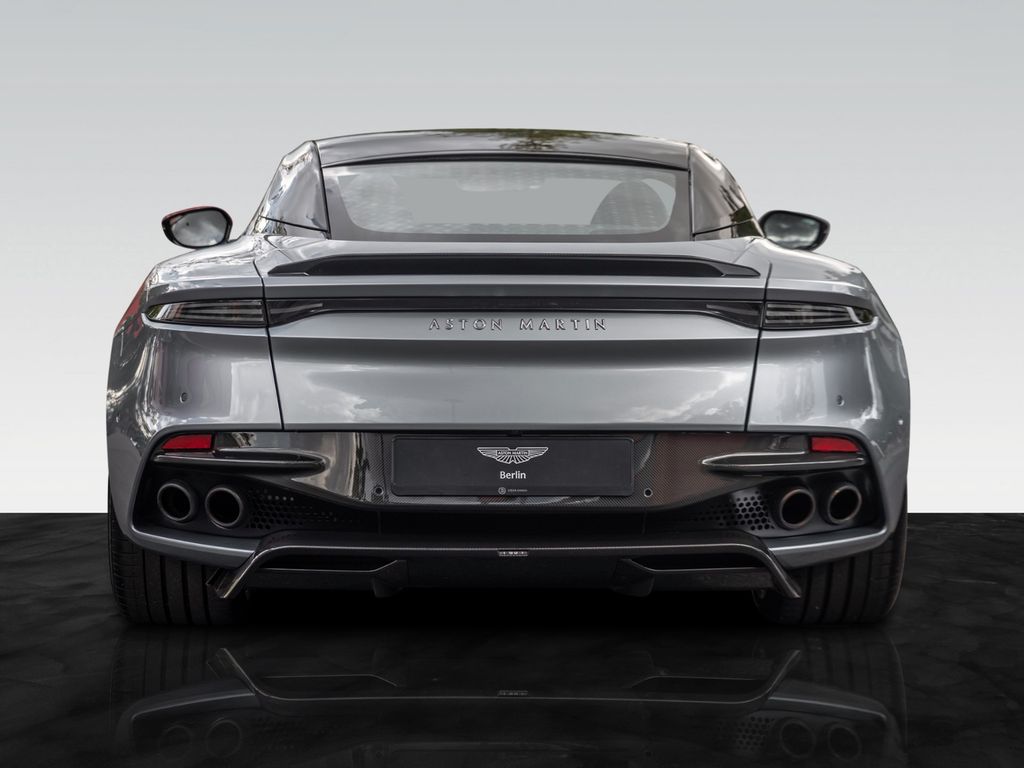 Aston Martin DBS 2021