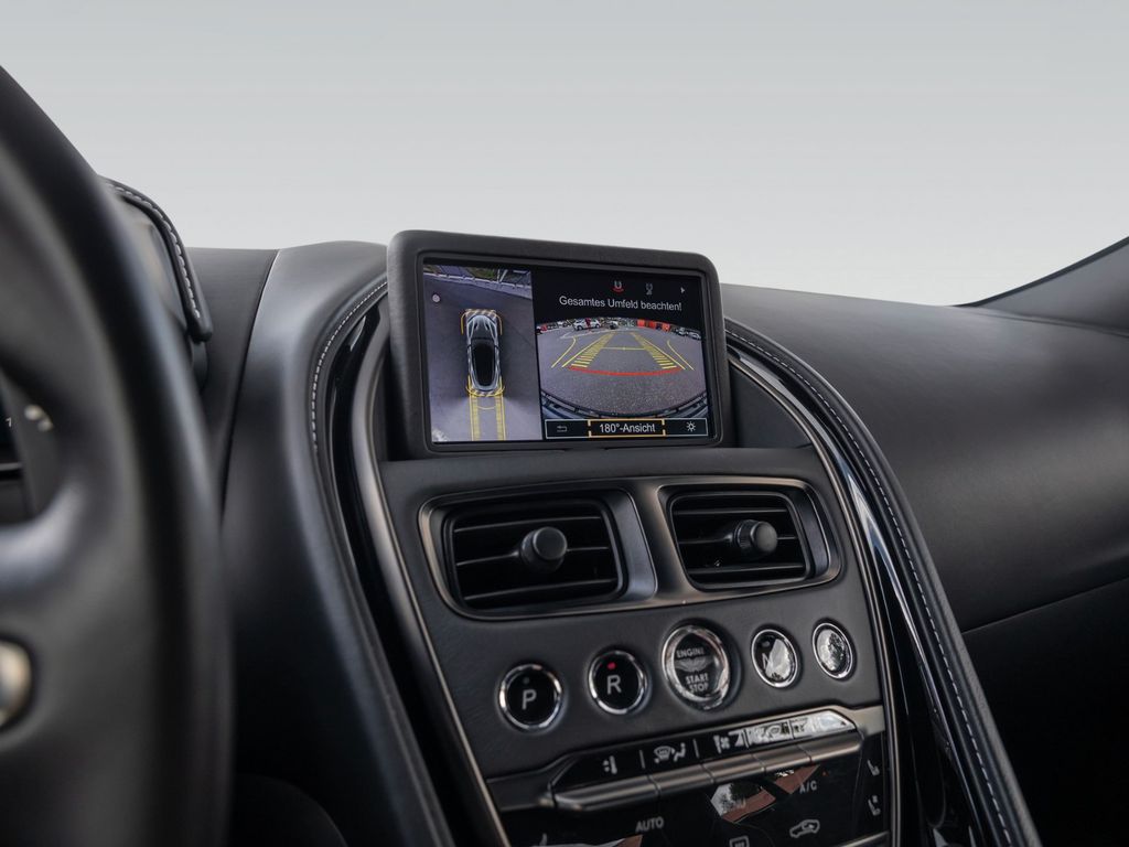 Aston Martin DBS 2021