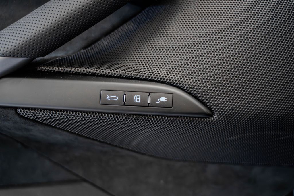 Ferrari 296 GTS 2025