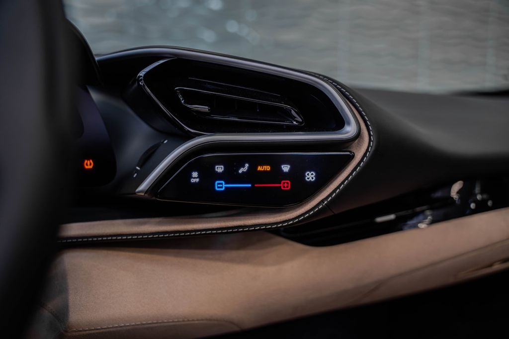 Ferrari 296 GTS 2025