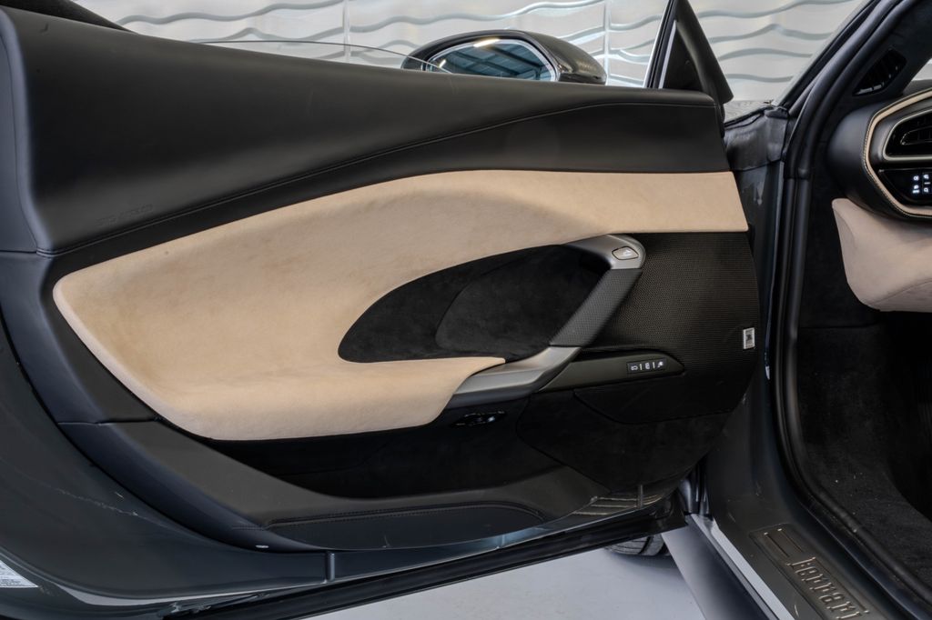 Ferrari 296 GTS 2025