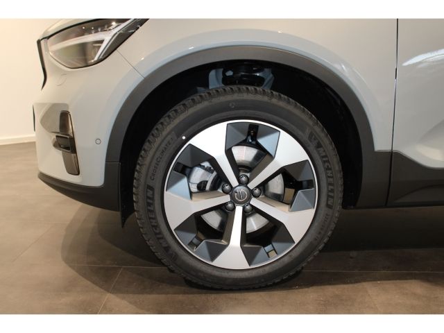 Volvo XC40 2025