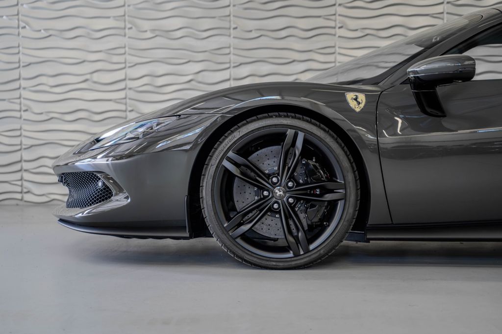 Ferrari 296 GTS 2025