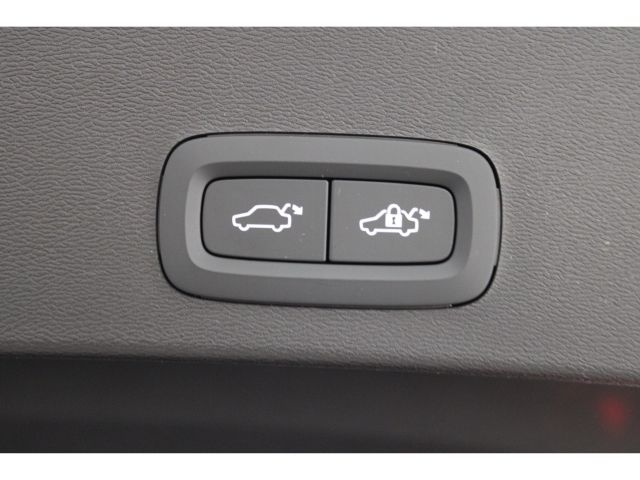 Volvo XC40 2025
