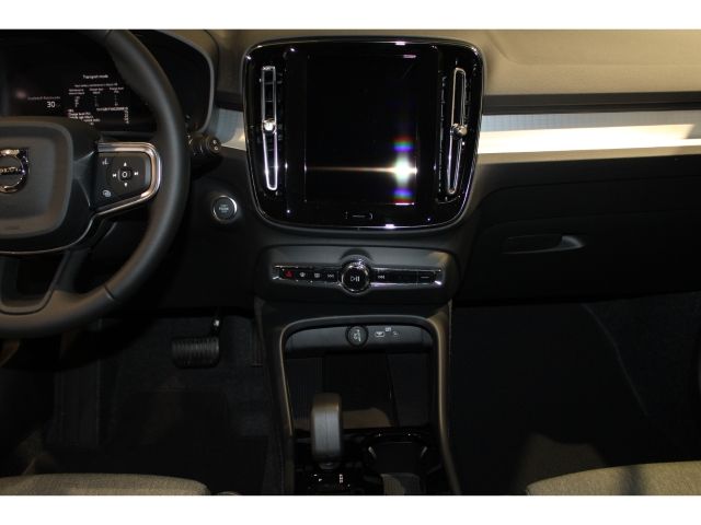 Volvo XC40 2025
