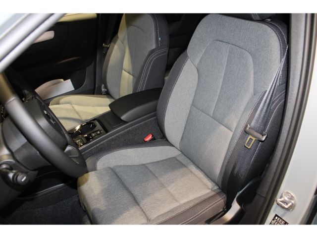 Volvo XC40 2025