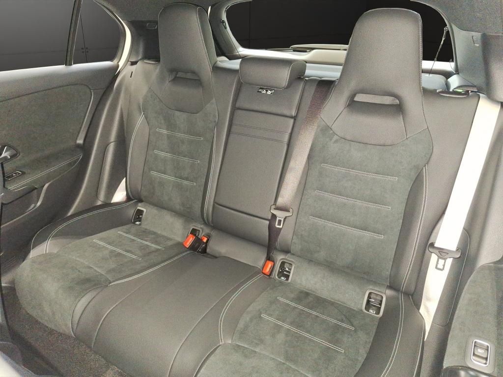 Mercedes-Benz A 200 2025