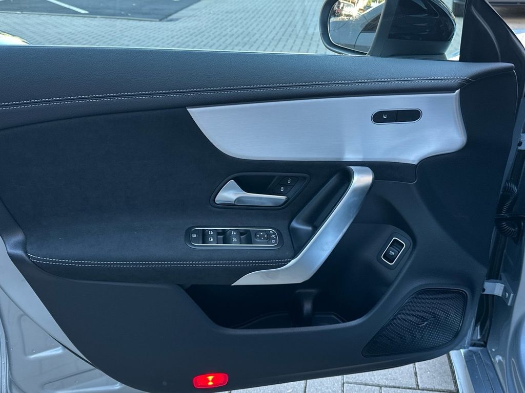 Mercedes-Benz CLA 200 2025