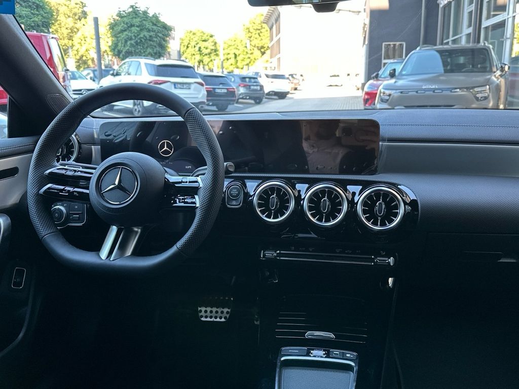Mercedes-Benz CLA 200 2025