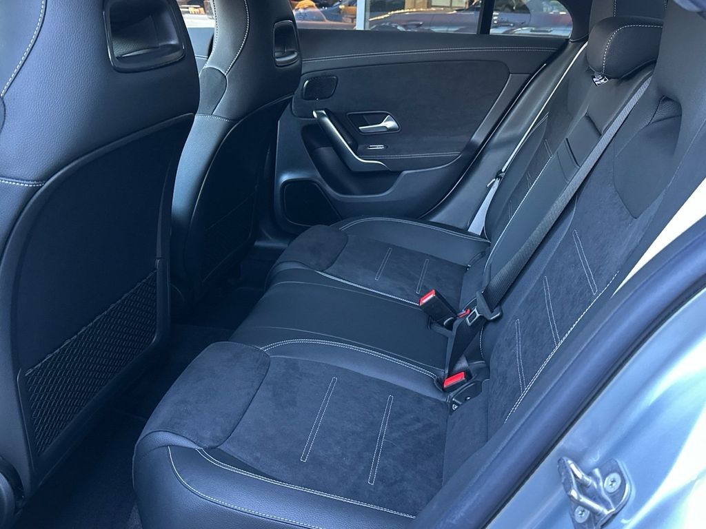 Mercedes-Benz CLA 200 2025