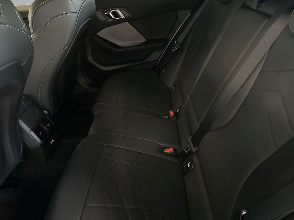BMW 120 2024