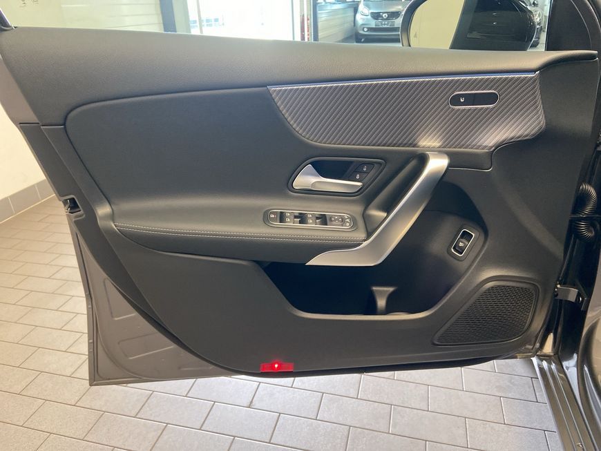 Mercedes-Benz A 180 2025