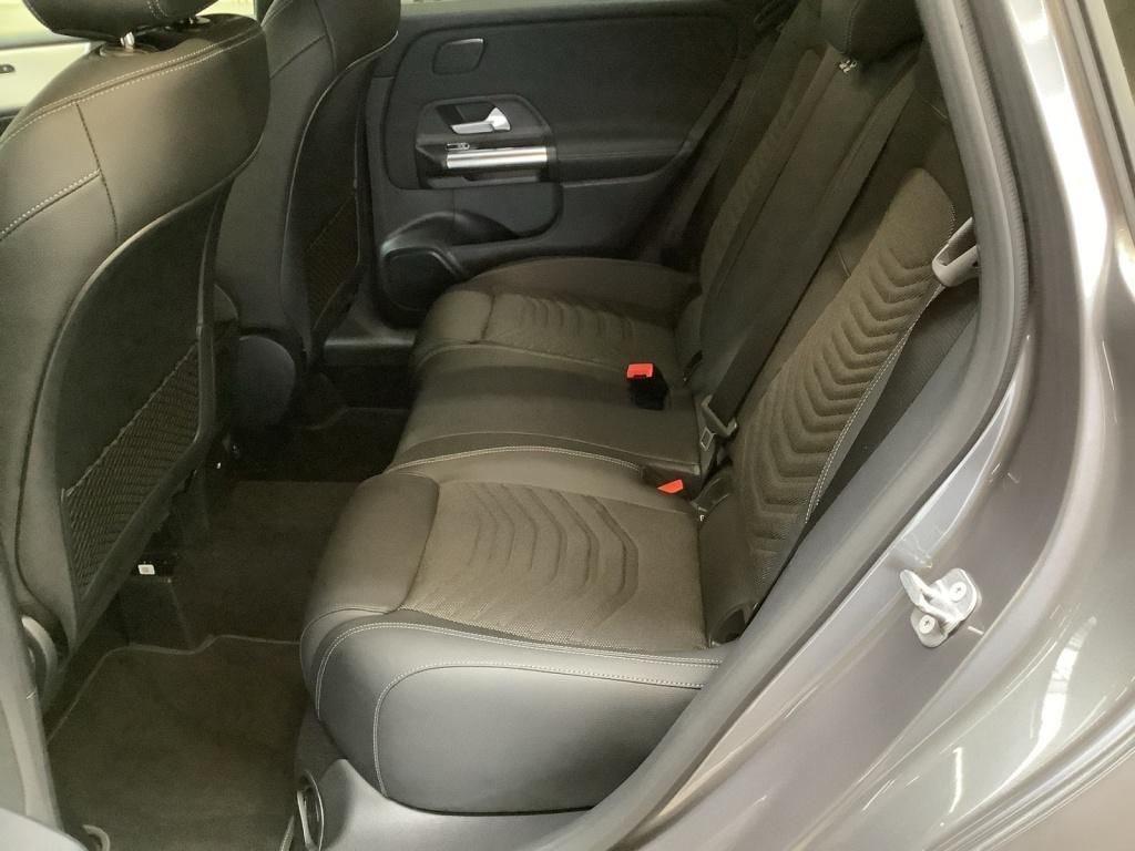 Mercedes-Benz B 200 2025