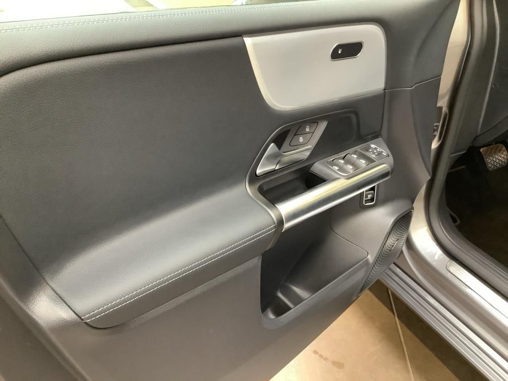 Mercedes-Benz B 200 2025