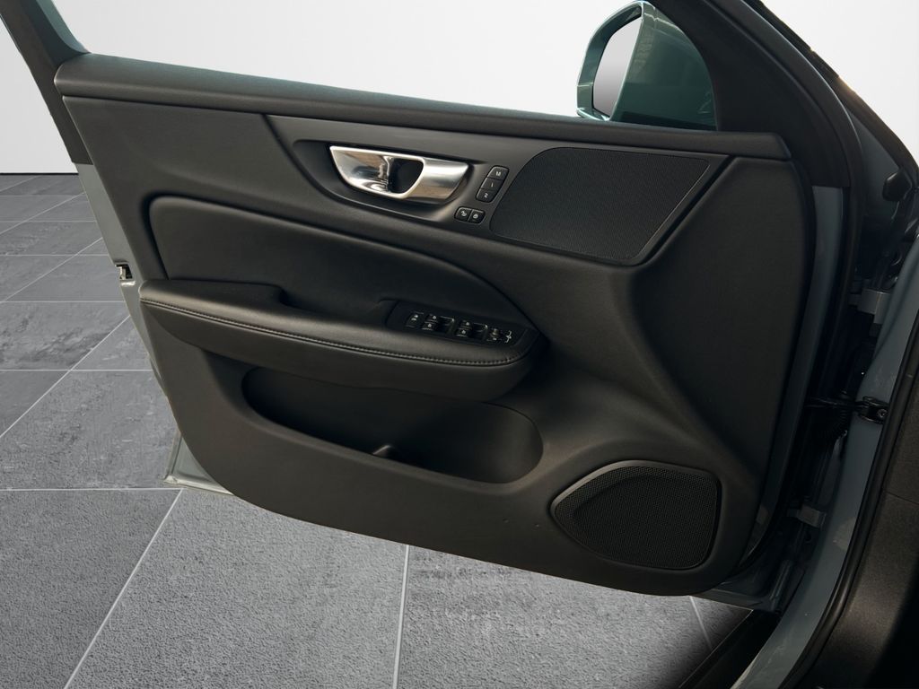 Volvo V60 Cross Country 2023