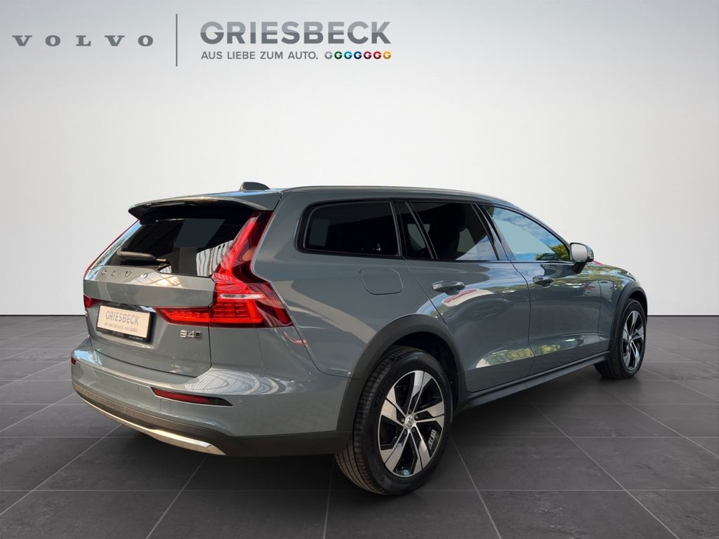 Volvo V60 Cross Country 2023