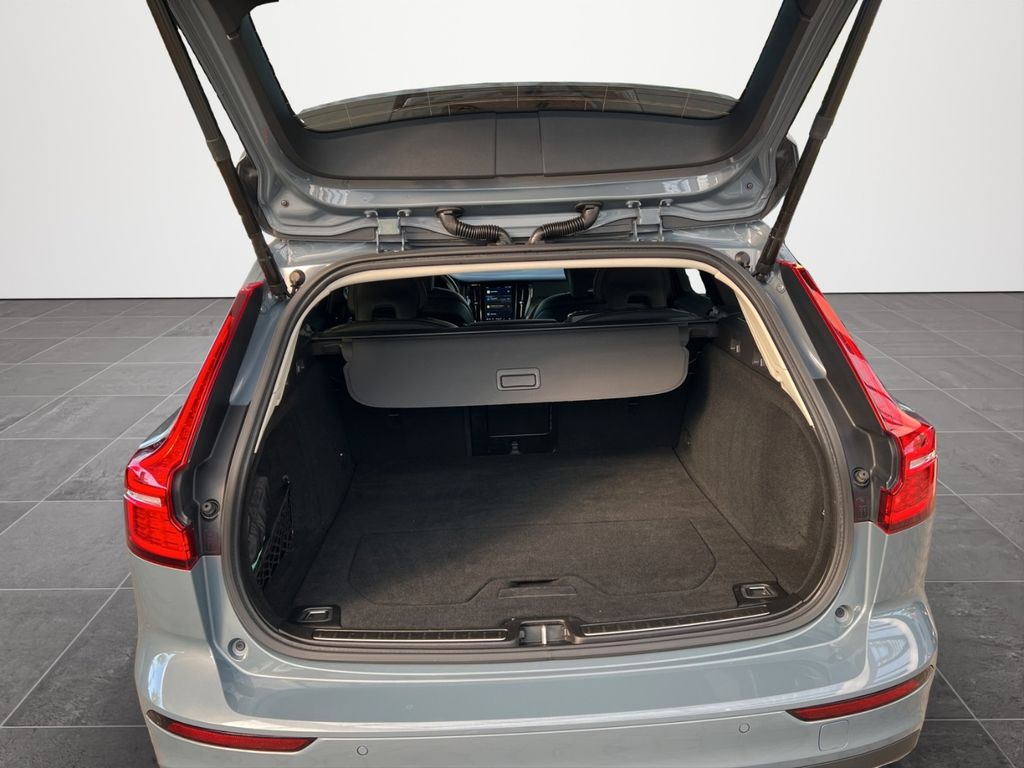 Volvo V60 Cross Country 2023