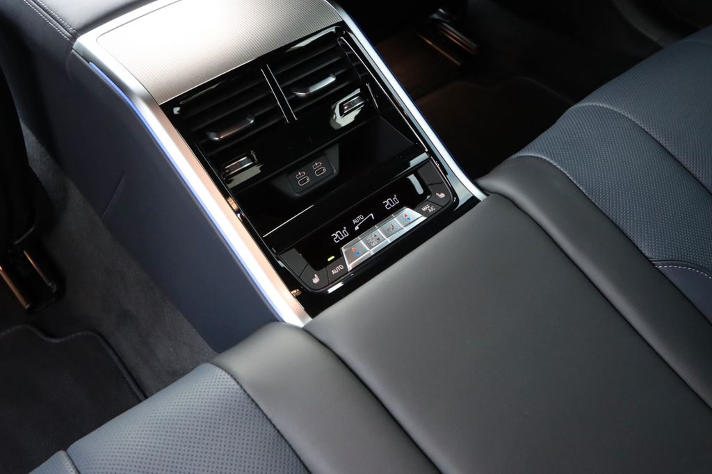 BMW M850 2025