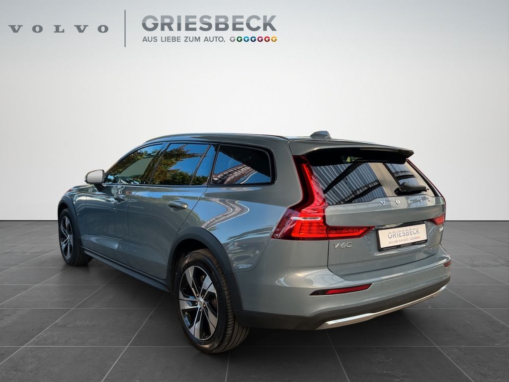 Volvo V60 Cross Country 2023