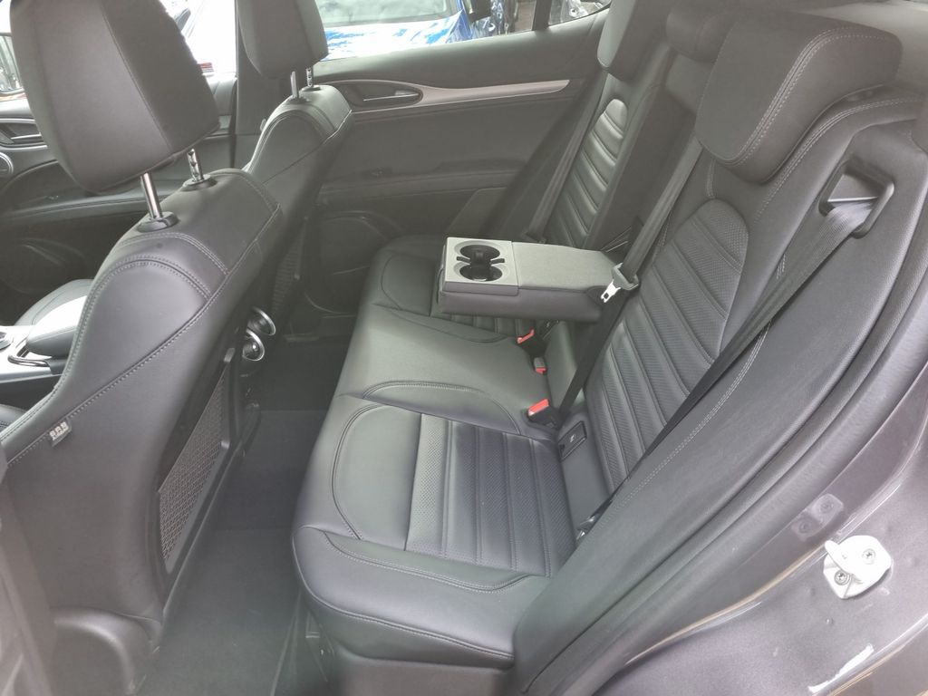 Alfa Romeo Stelvio 2024