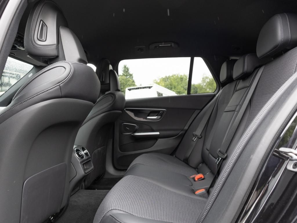 Mercedes-Benz C 200 2025