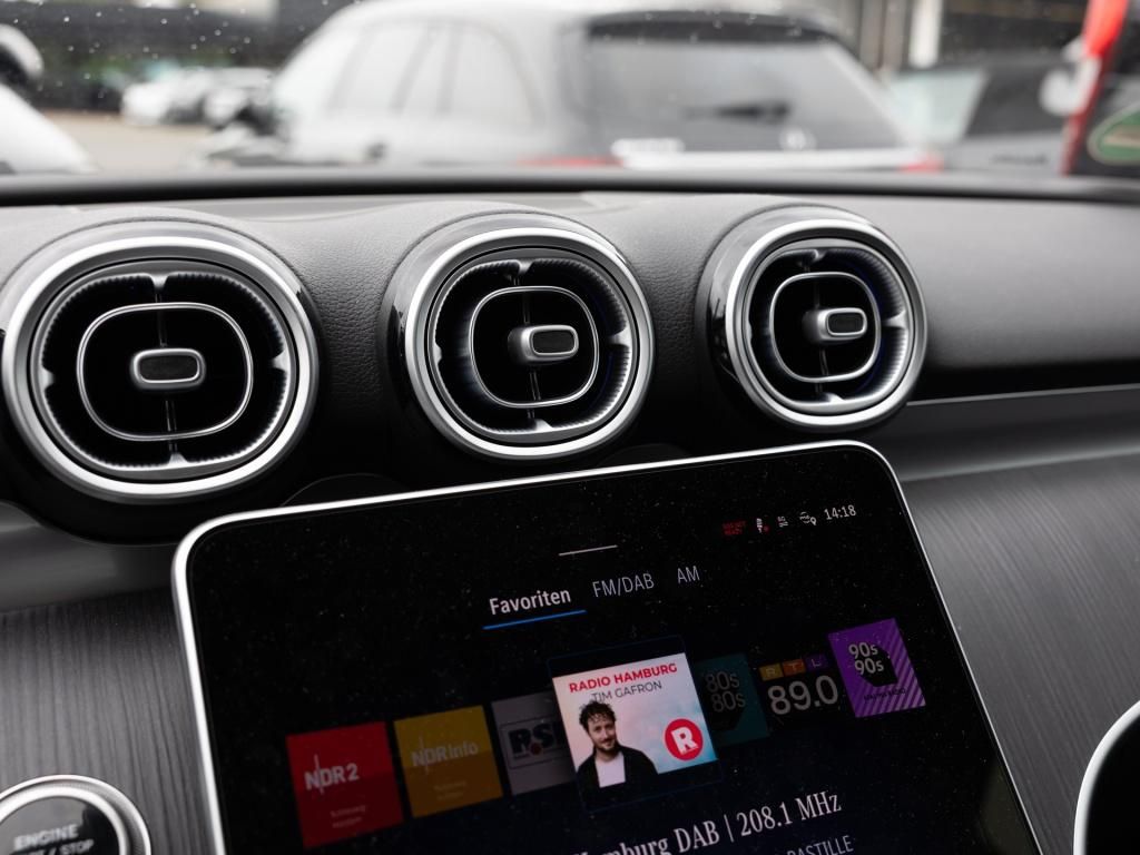 Mercedes-Benz C 200 2025