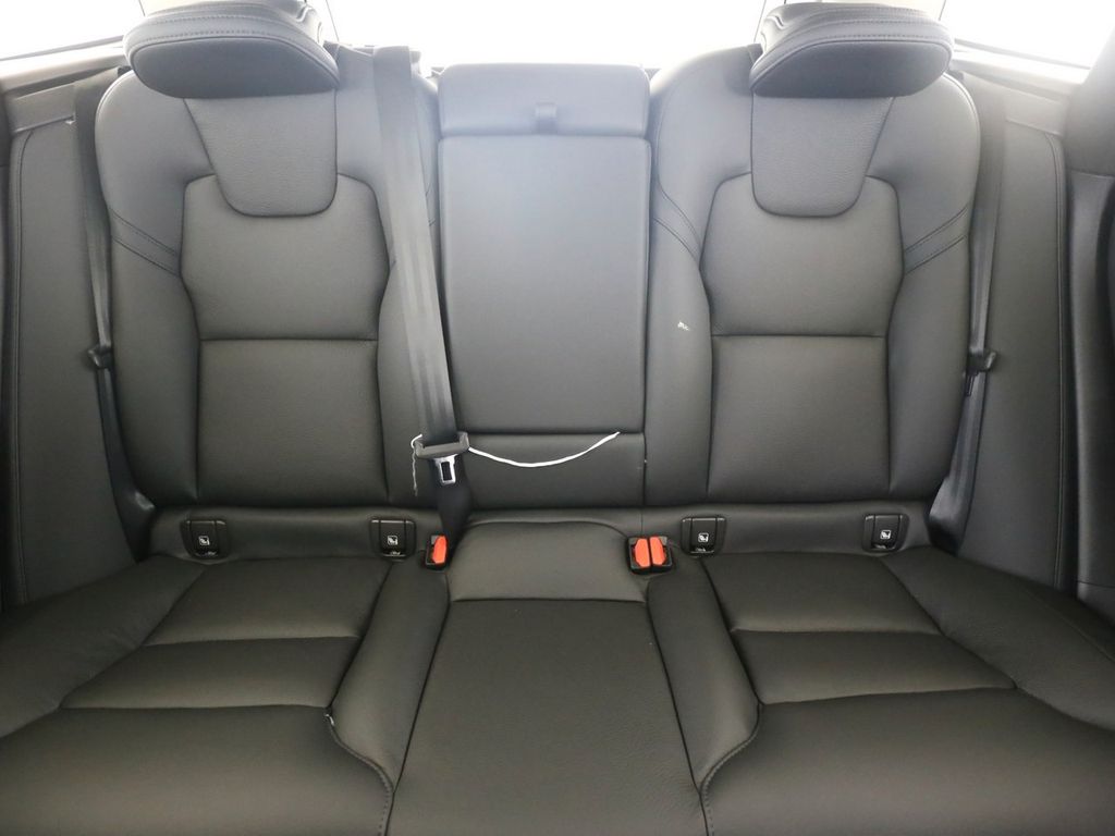 Volvo XC60 2025
