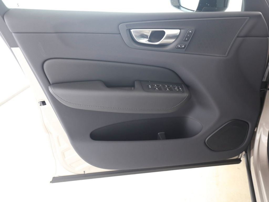 Volvo XC60 2025