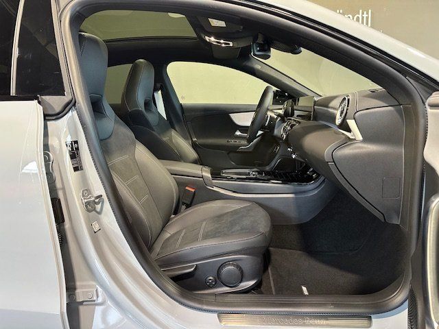 Mercedes-Benz CLA 220 2025