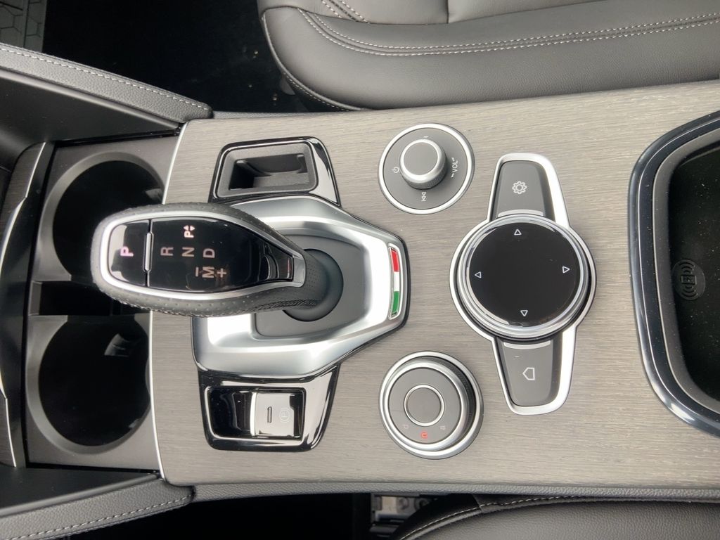 Alfa Romeo Stelvio 2023