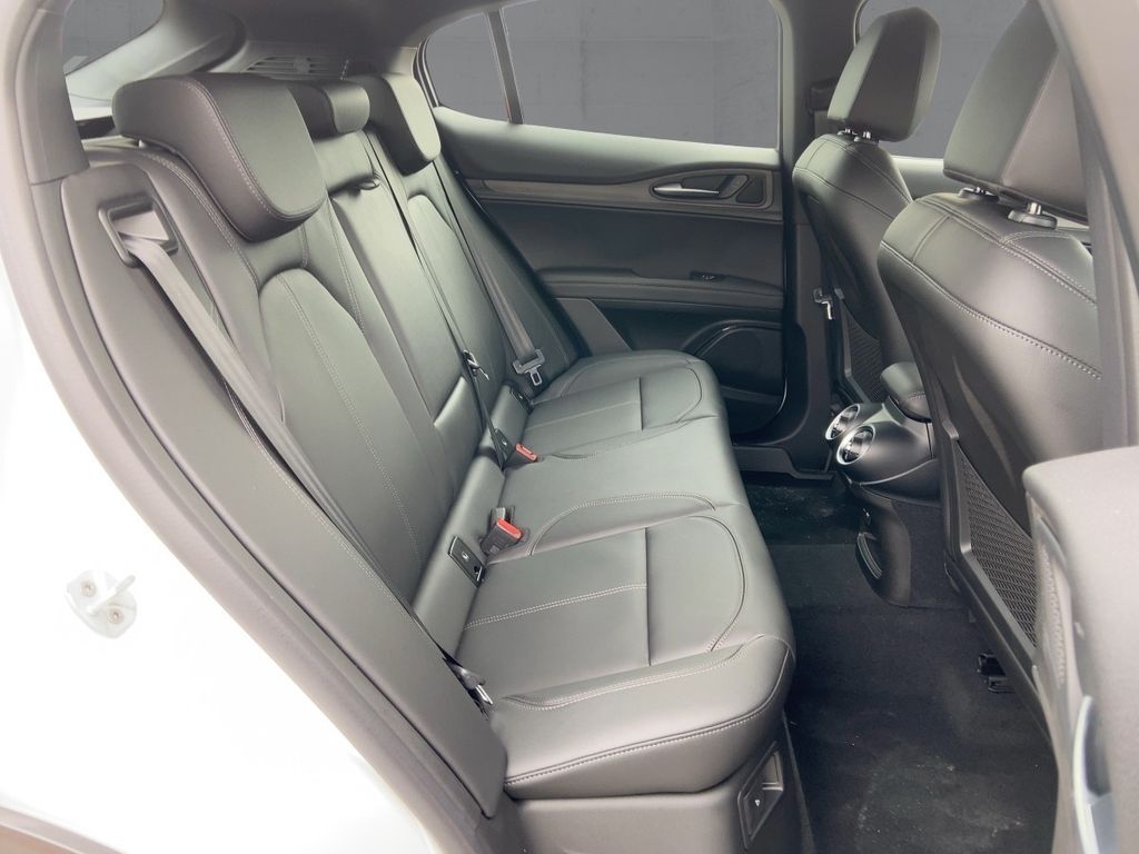 Alfa Romeo Stelvio 2023