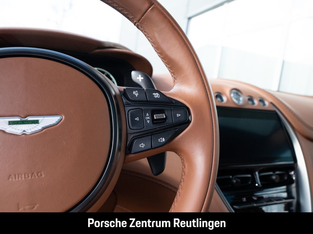 Aston Martin DBX 2022