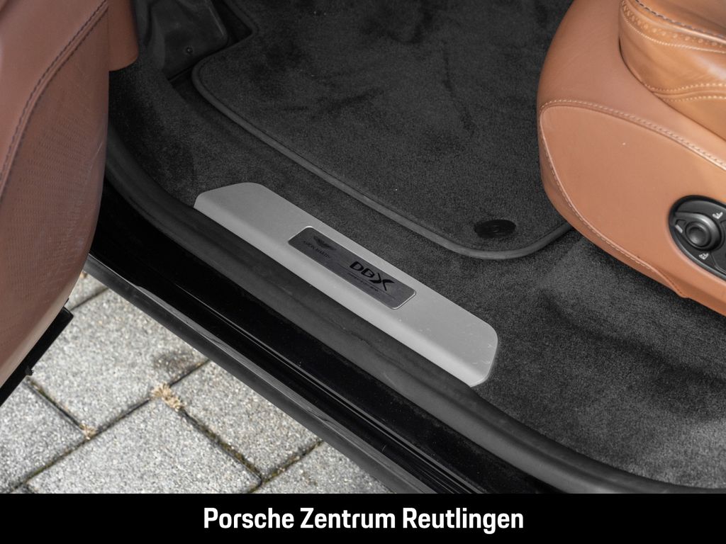 Aston Martin DBX 2022