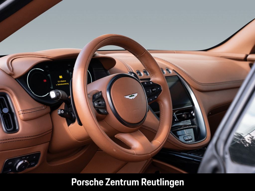 Aston Martin DBX 2022