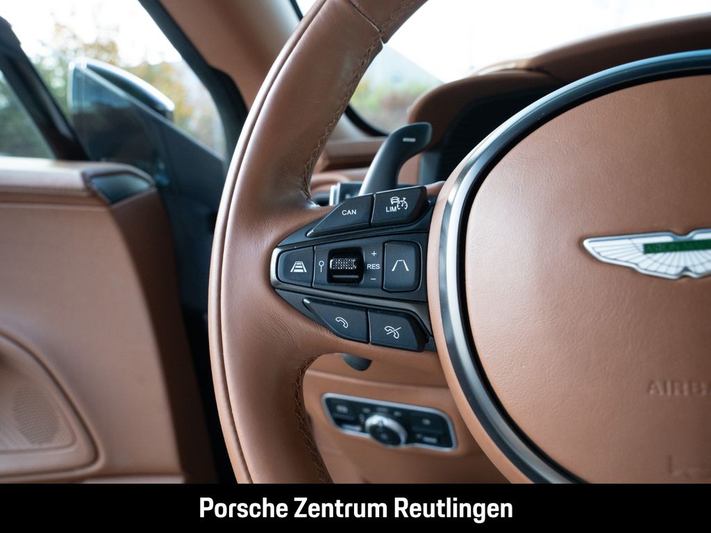 Aston Martin DBX 2022