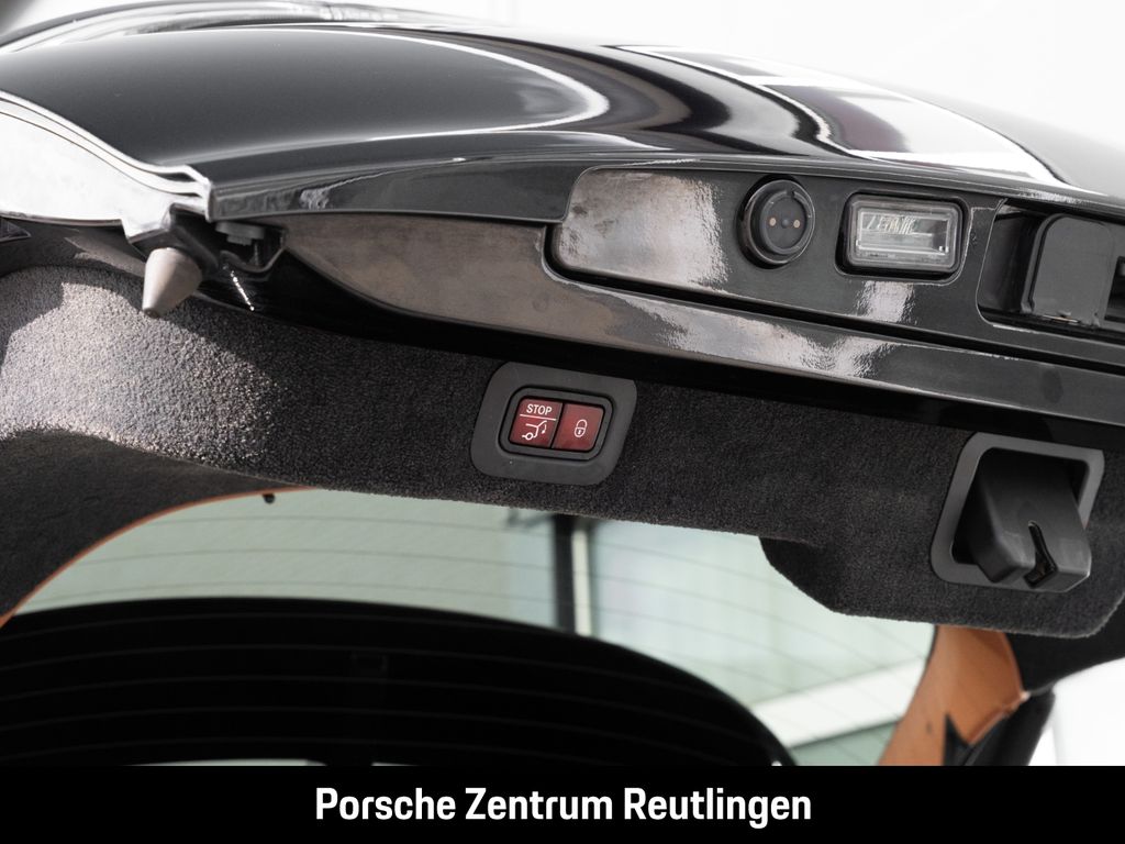 Aston Martin DBX 2022