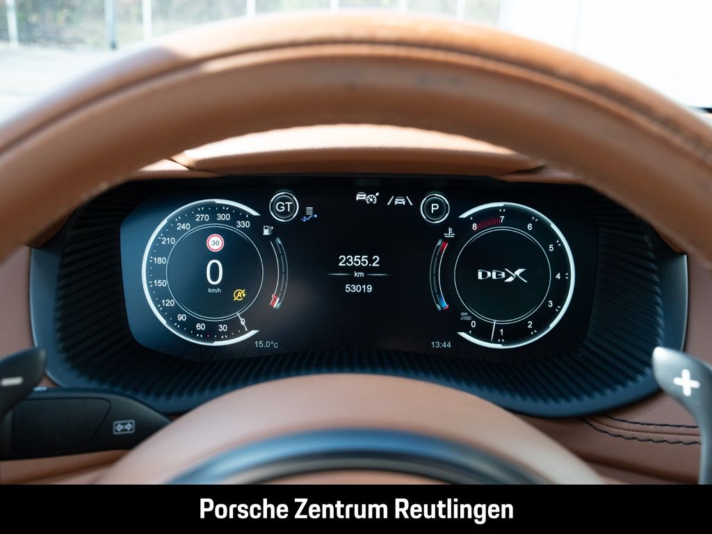 Aston Martin DBX 2022