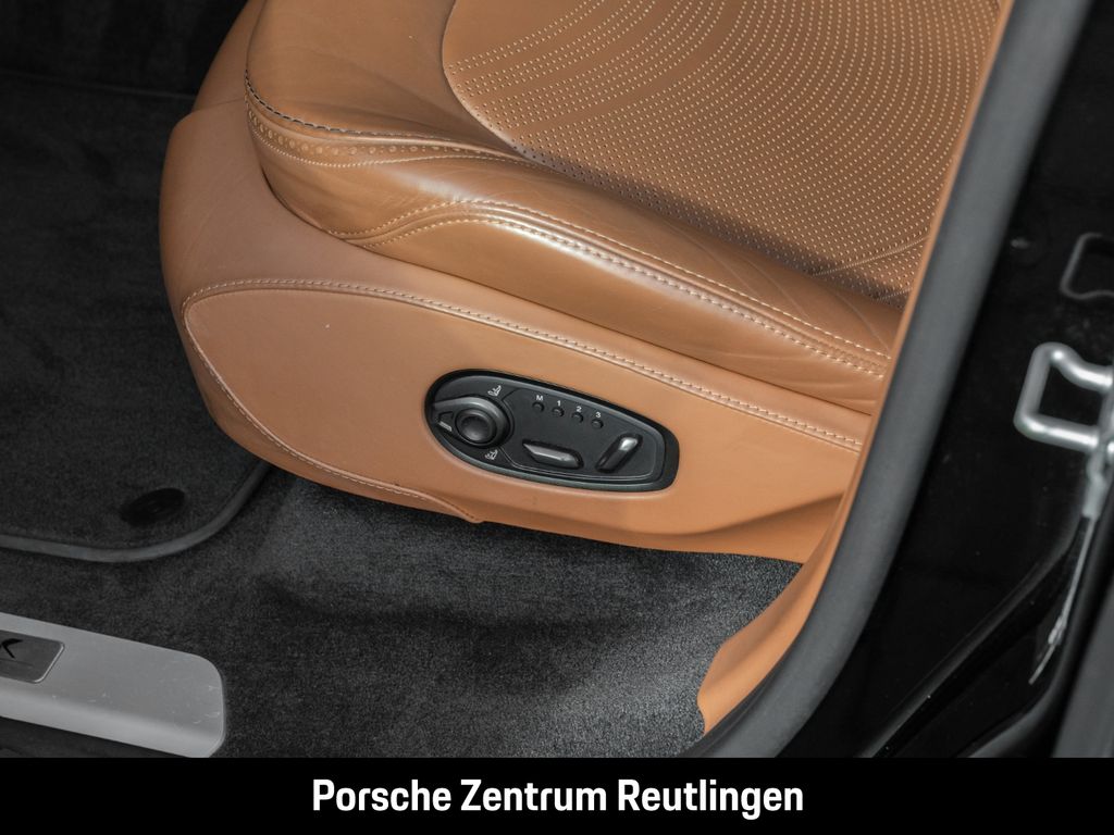 Aston Martin DBX 2022