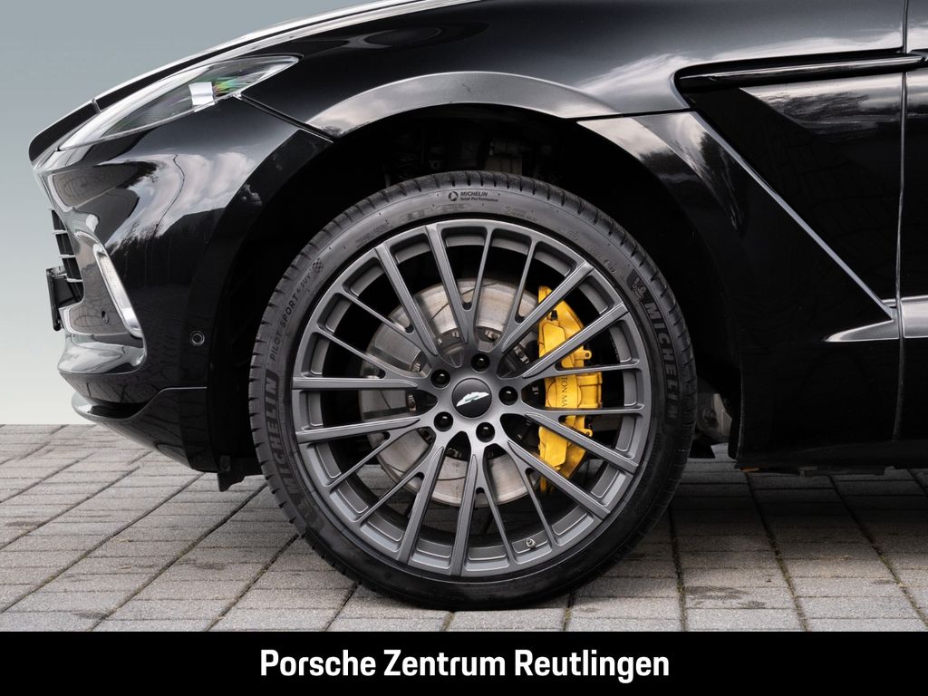 Aston Martin DBX 2022