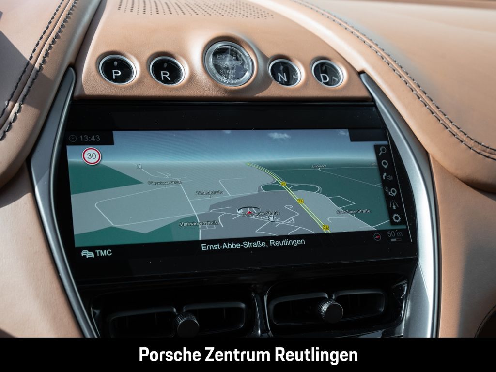 Aston Martin DBX 2022