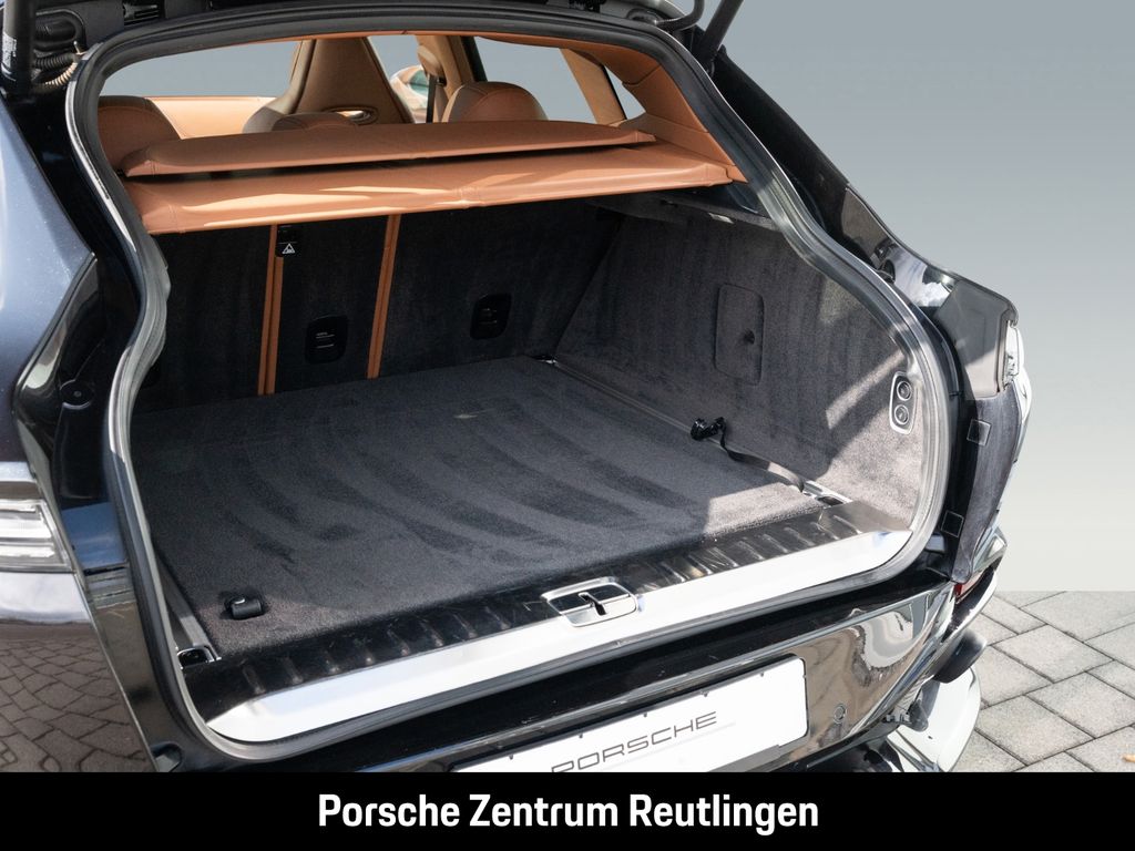 Aston Martin DBX 2022