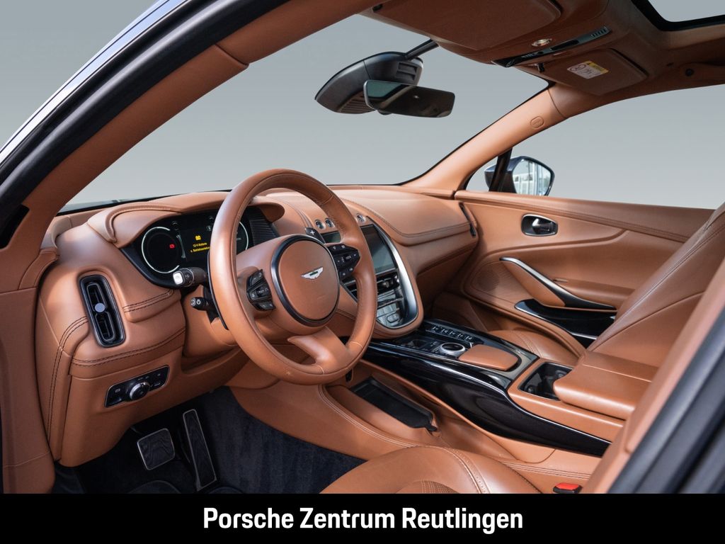 Aston Martin DBX 2022